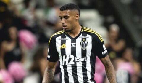 Zagueiro comete pênalti em estreia no Atlético, mas soma bons números e manda recado