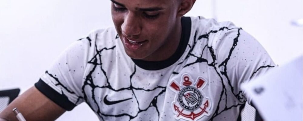 Cruzeiro encaminha contratação de filho do ex-jogador Fábio Santos