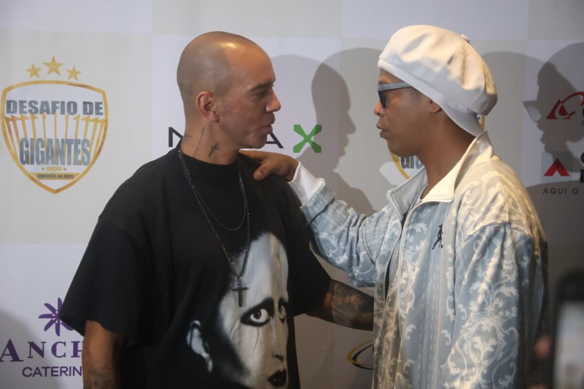 Ronaldinho Gaúcho e Diego Tardelli no 'Jantar de Gigantes', no Mineirão - (foto: Marcos Vieira/EM D.A Press)