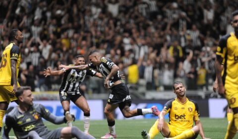 Arana responde críticas e se torna terceiro maior artilheiro da Arena MRV; veja ranking