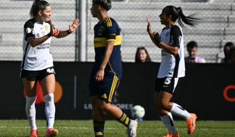 Zanotti faz três, Corinthians vence Boca e vai à semi da Libertadores Feminina
