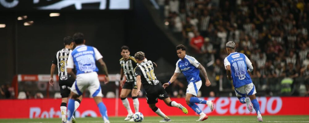 Titular do Cruzeiro lamenta ausência da torcida em clássico com Atlético