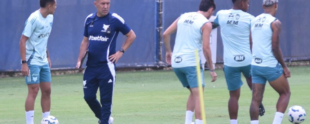 Leonardo Jardim deve mudar sistema defensivo do Cruzeiro para jogo com Atlético