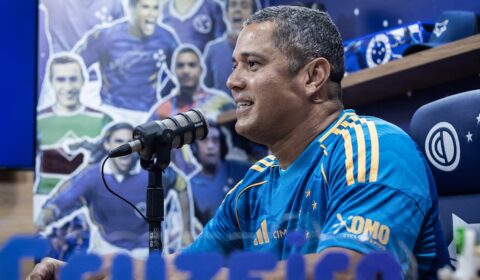 Cruzeiro presenteia ídolo, que se emociona: ‘A ficha demora a cair’