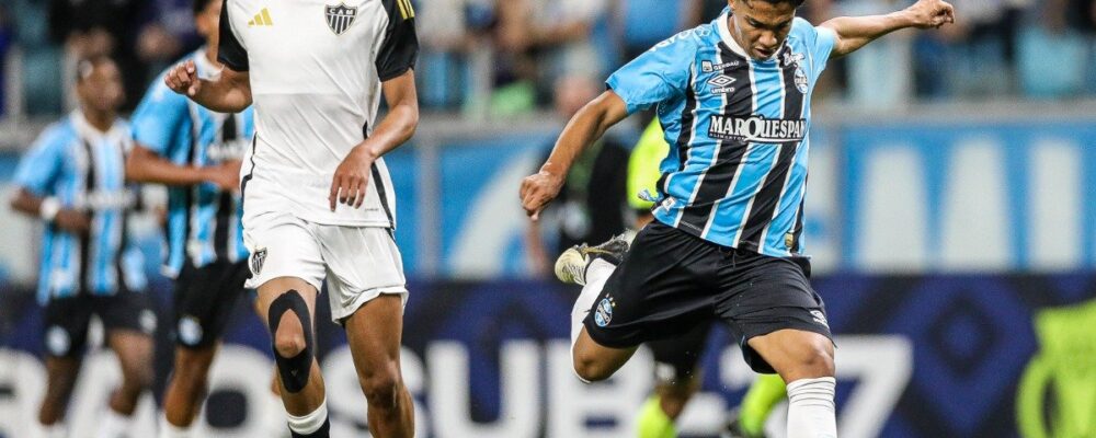Atlético tem jogador expulso e é goleado pelo Grêmio na final do Brasileiro Sub-17