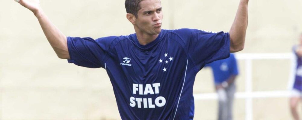 Ídolo do Cruzeiro vê grandes chances de classificação contra o Corinthians