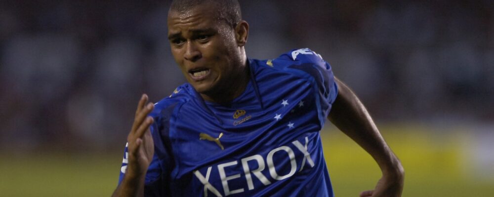 Ex-zagueiro relembra momento de tensão em Atlético x Cruzeiro: ‘Entrei numa furada’