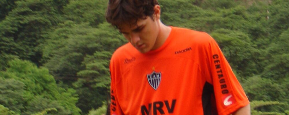 Ex-zagueiro do Atlético elege maior ameaça do Cruzeiro e arrisca placar para clássico