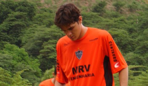 Ex-zagueiro do Atlético elege maior ameaça do Cruzeiro e arrisca placar para clássico