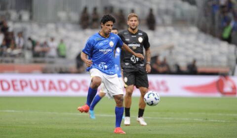 Multicampeão pelo Cruzeiro crê em vitória sobre Atlético e crava autor: ‘Cheirando gol’