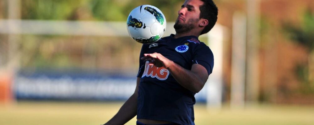 Campeão brasileiro pelo Cruzeiro é confirmado em jogo de despedida de Montillo
