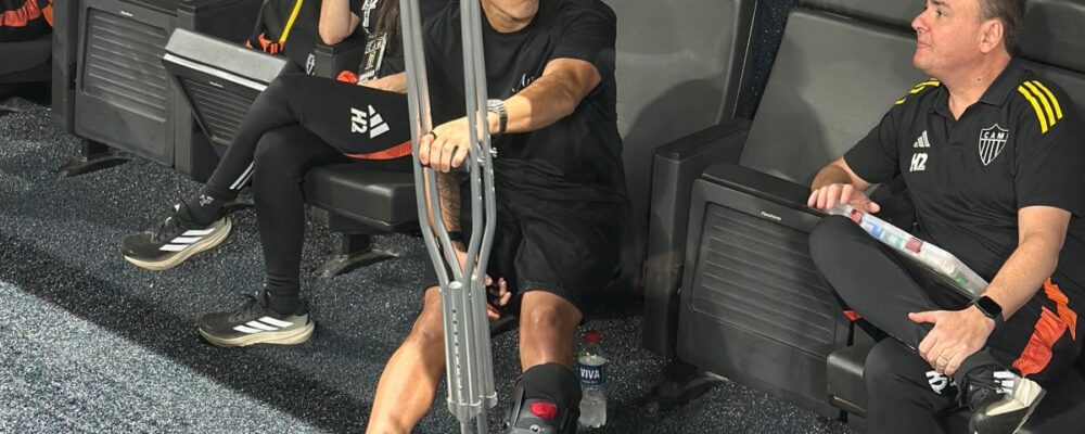 De muletas, destaque do Atlético comparece a clássico na Arena MRV