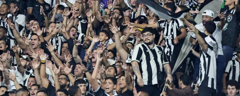 ‘Tomei de 4 e pedi fair play’: o mosaico provocativo da torcida do Botafogo ao Flamengo