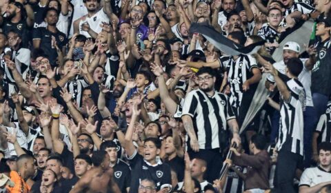 ‘Tomei de 4 e pedi fair play’: o mosaico provocativo da torcida do Botafogo ao Flamengo