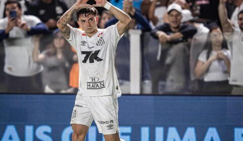 Santos domina o Corinthians, vence clássico e ganha respiro contra o Z4 do Brasileirão