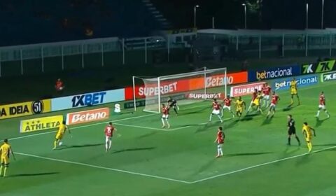 Lateral acerta chutaço e supera número de ídolo de Cruzeiro e Atlético