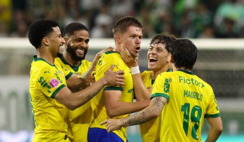 Palmeiras vira, atropela Bragantino e enfrenta Flamengo com liderança garantida