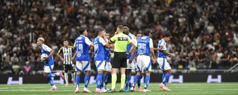Ex-dirigente reage à possibilidade de abandono de campo do Cruzeiro no clássico