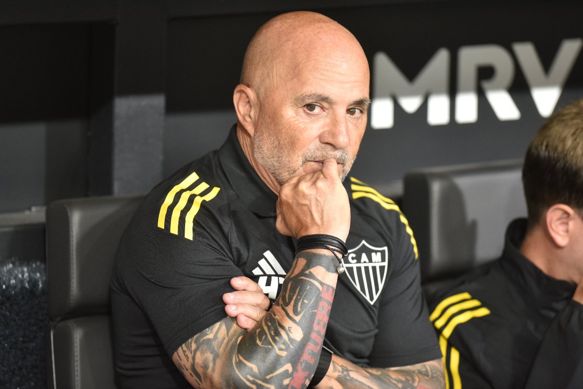 Jorge Sampaoli, técnico do Atlético, antes de clássico contra o Cruzeiro na Arena MRV - (foto: Ramon Lisboa/EM/D.A. Press) Jorge Sampaoli, técnico do Atlético, antes de clássico contra o Cruzeiro na Arena MRV - (foto: Ramon Lisboa/EM/D.A. Press)
