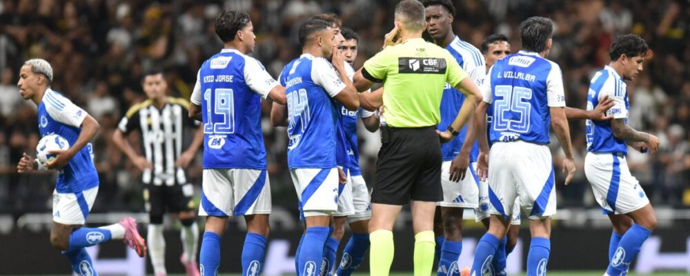‘Arbitragem tirou o Cruzeiro da briga pelo título brasileiro’, diz jornalista