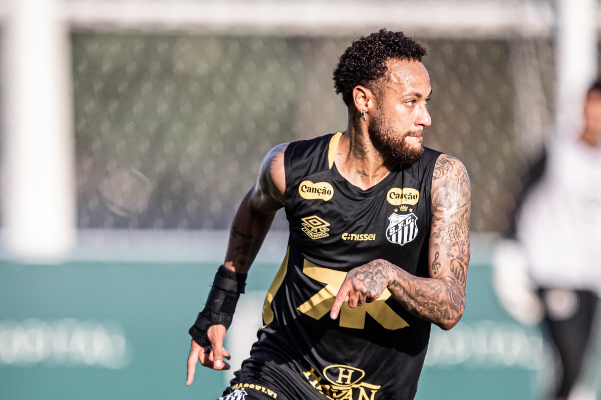 Neymar durante treino do Santos no CT Rei Pelé - (foto: Raul Baretta/ Santos FC)