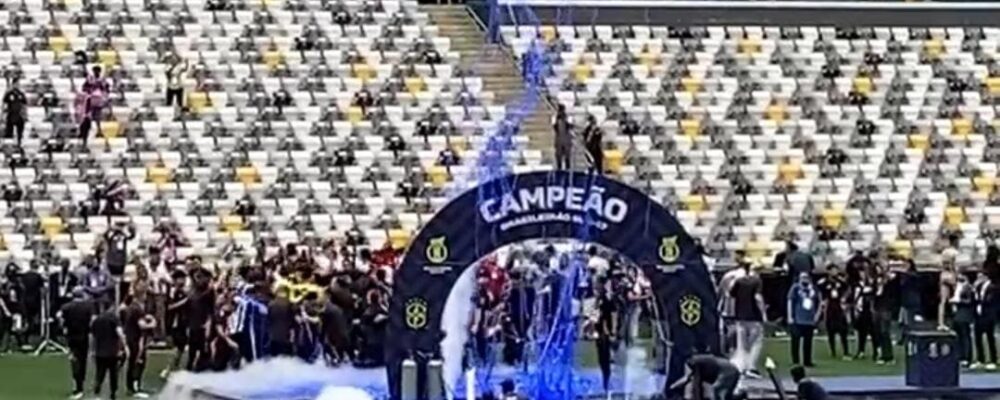 Festa do Atlético sub-17 tem pódio azul e branco; torcedores xingam a CBF