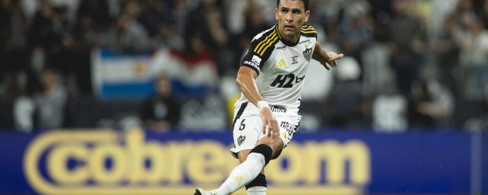 Alonso critica arbitragem após Atlético perder para Corinthians: ‘Por isso que complicou’