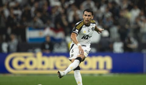 Alonso critica arbitragem após Atlético perder para Corinthians: ‘Por isso que complicou’