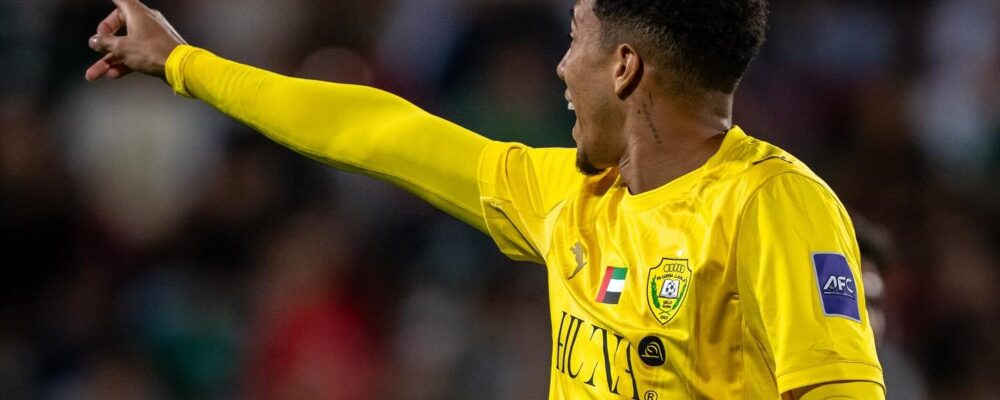 Atacante emprestado pelo Atlético faz golaço de falta na Arábia; assista