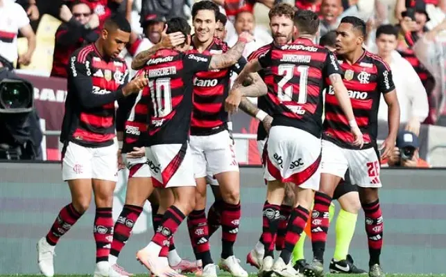 BRASILEIRÃO: Flamengo bate Palmeiras e acirra briga pela liderança
