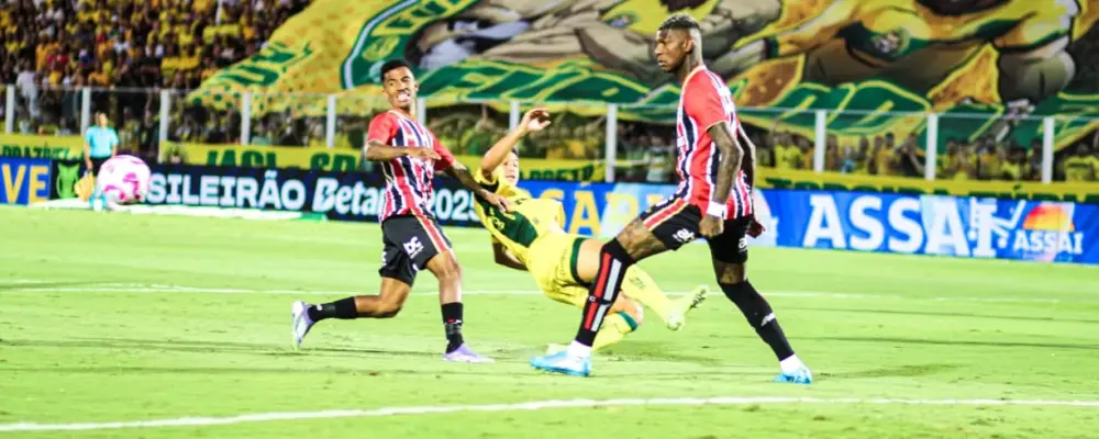 Mirassol faz bonito, vence mais uma no Brasileirão e quebra tabu no Maião