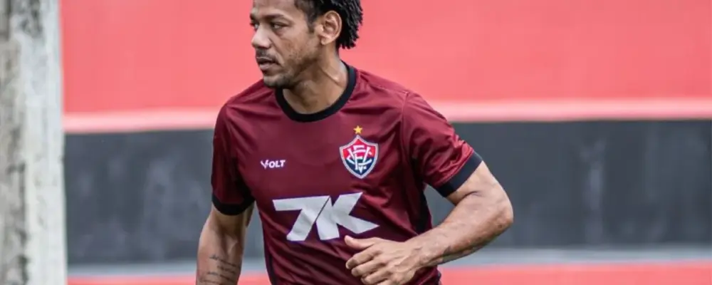 Romarinho deixa Vitória após cinco partidas e três meses de contrato