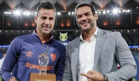 Ídolo do Cruzeiro, Fábio, do Fluminense, ganha homenagem por recorde mundial