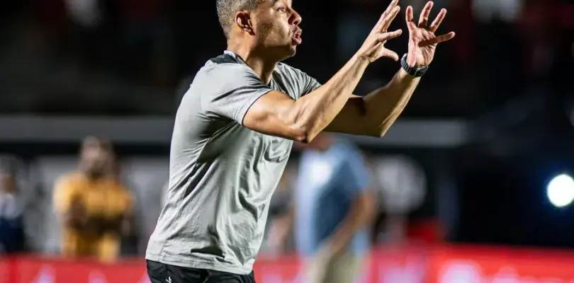 Com Jair Ventura, Vitória vence a segunda seguida e quebra tabu na Vila Belmiro