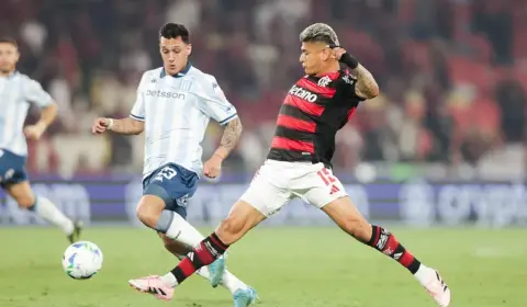 Flamengo marca com Samuel Lino, mas gol é anulado. Veja!