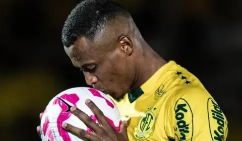 Atacante celebra primeiro gol pelo Mirassol, que terá retorno contra o Sport