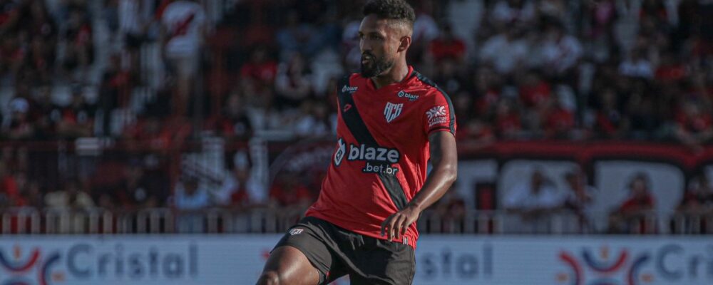 Zagueiro que foi venda mais cara do Cruzeiro hoje é reserva na Série B