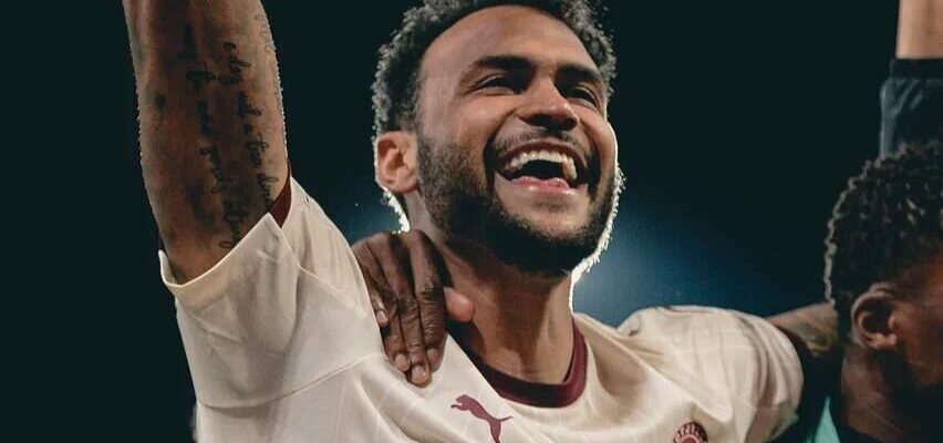 Líder da Europa League tem centroavante que era zagueiro no Cruzeiro