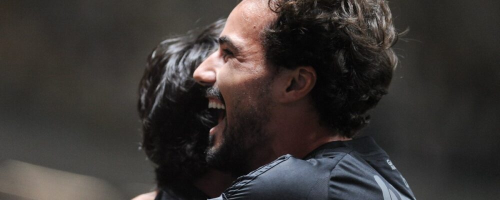 Meia é utilizado em nova posição com Sampaoli e vira titular do Atlético