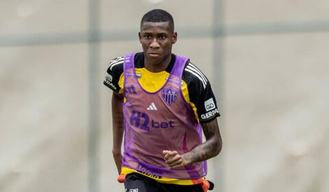 Volante do Atlético é liberado do DM e fica à disposição de Sampaoli