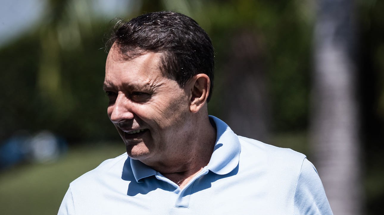 Pedro Lourenço, sócio majoritário da SAF do Cruzeiro, em treinamento na Toca da Raposa 2 (foto: Gustavo Aleixo/Cruzeiro)