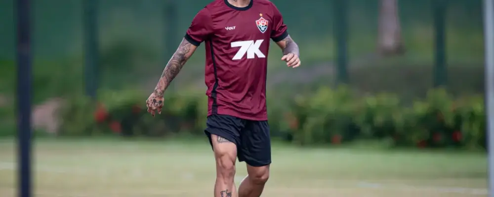 Meia do Vitória lamenta derrota: “Pecamos muito na finalização”