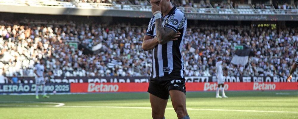 Ex-atacante de seleção marca golaços no Brasileiro e encerra jejum de 20 jogos; assista