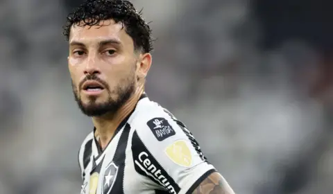 Lateral do Botafogo desabafa após tropeço: “O futebol pune”