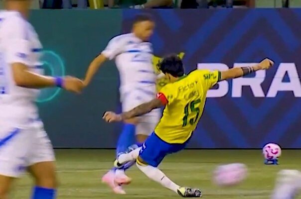 Zagueiro diz que Gómez não merecia vermelho em Palmeiras x Cruzeiro: ‘Wanderson vem de encontro’