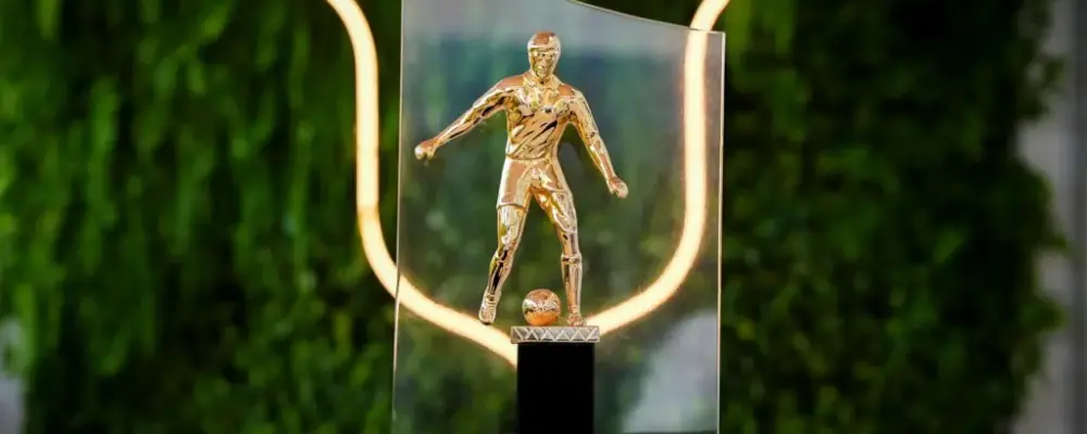 Grêmio recebe taça da CBF pelo título da Supercopa do Brasil