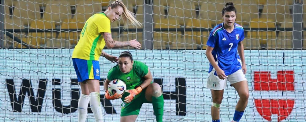 Zagueira do Cruzeiro, Isa Haas se destaca em vitória da Seleção Brasileira