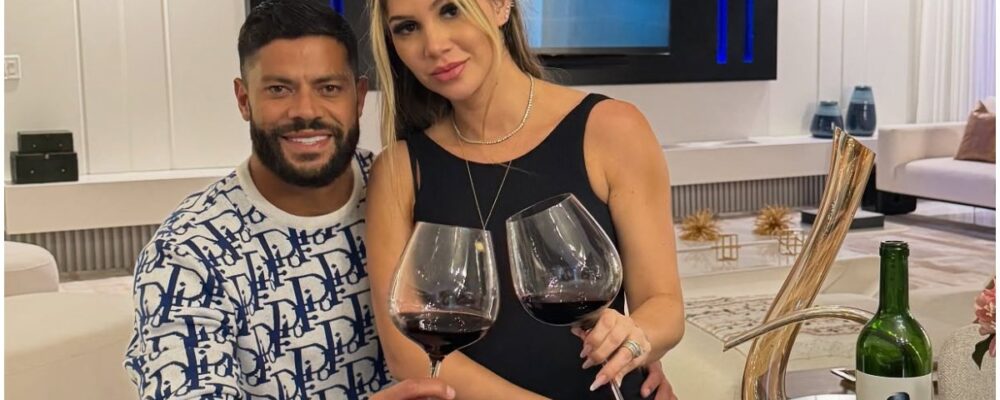 Esposa de Hulk manda mensagem para jogador após gol na Sul-Americana