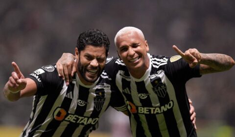 Deyverson manda recado a Hulk após classificação do Atlético: ‘Meu irmão’