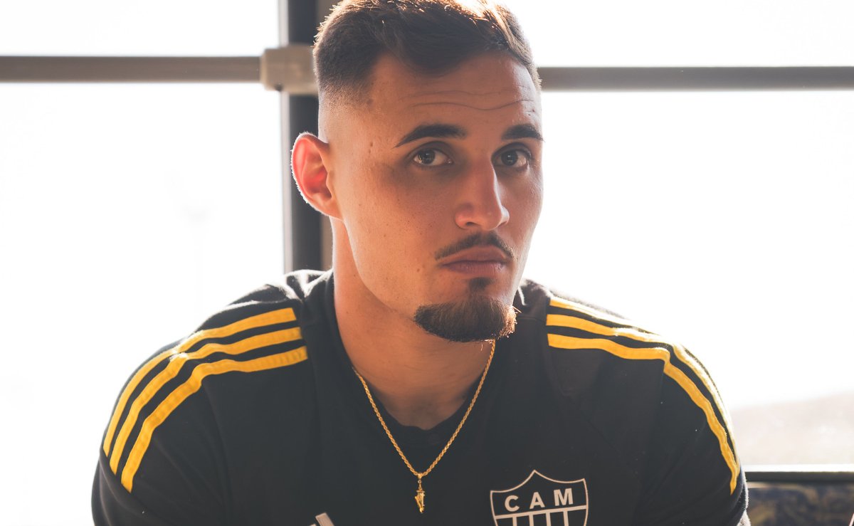 João Marcelo, atacante do Atlético, durante viagem da delegação alvinegra ao Rio de Janeiro para enfrentar o Flamengo - (foto: Pedro Souza/Atlético)